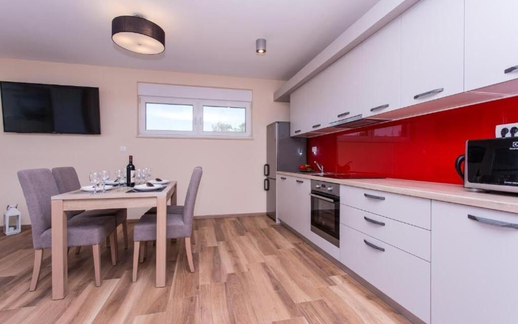 Apartments Marina マリンスカ エクステリア 写真