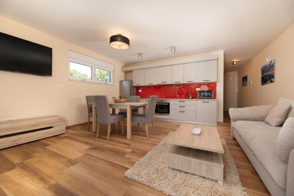 Apartments Marina マリンスカ エクステリア 写真